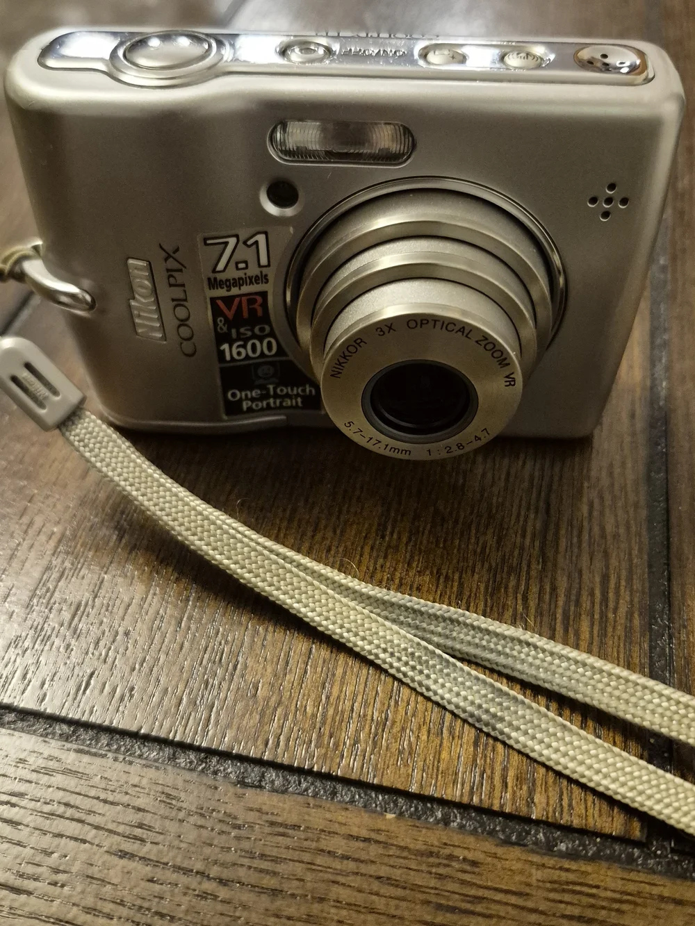 Nikon coolpix compact